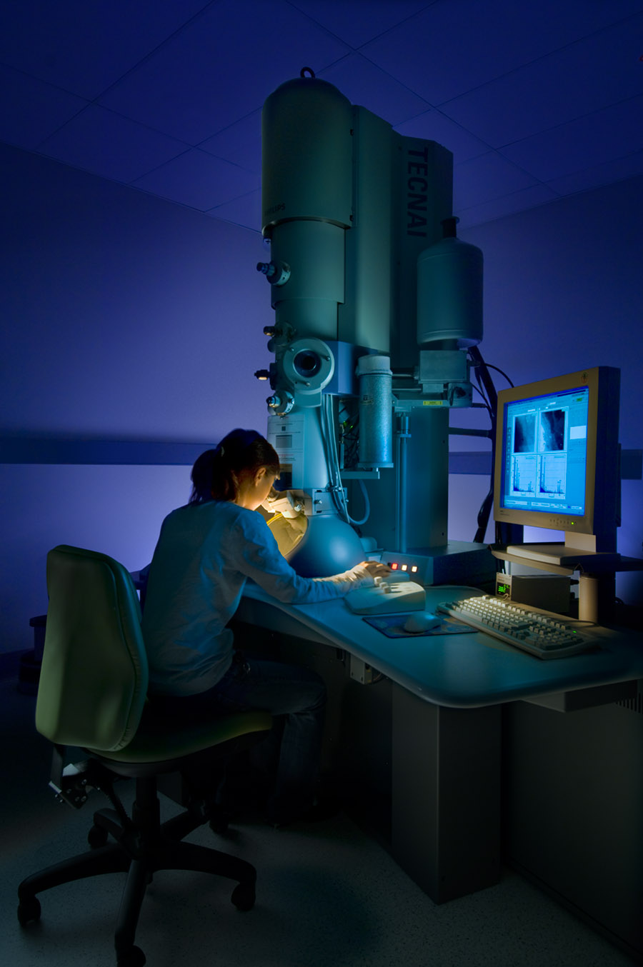 Invest AustraliaElectron Microscope- University of Qld